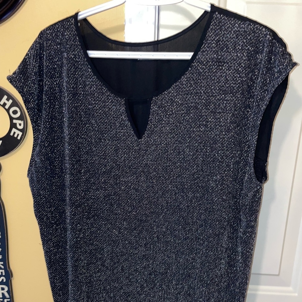 Reitman’s Sleeveless shiny Top💕